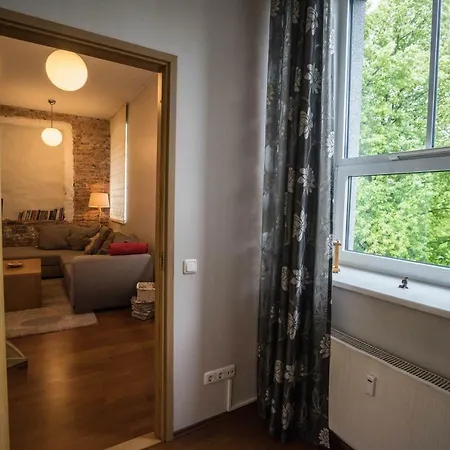 Lazy Knight Apartment